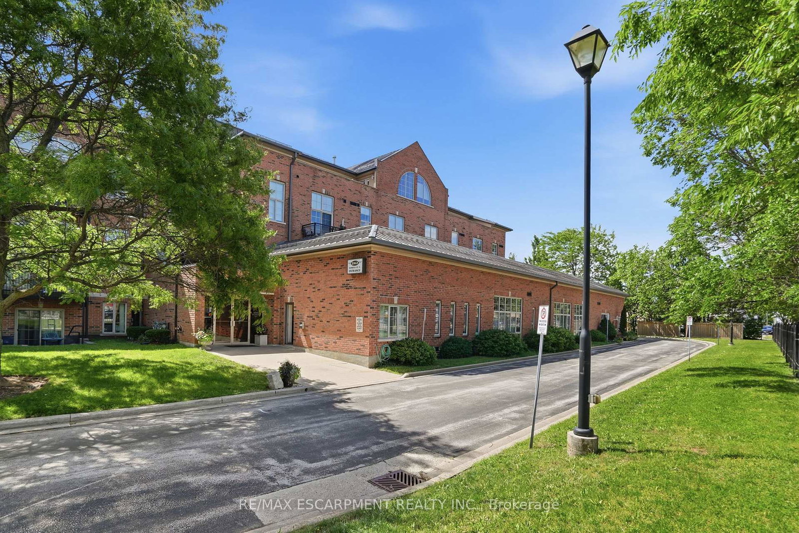 262-dundas-street-e-hamilton-ontario-x13458554