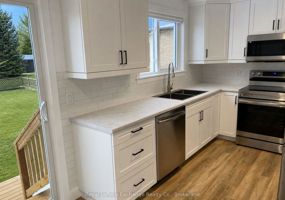 390-13th-st-a-street-hanover-ontario-x13459148