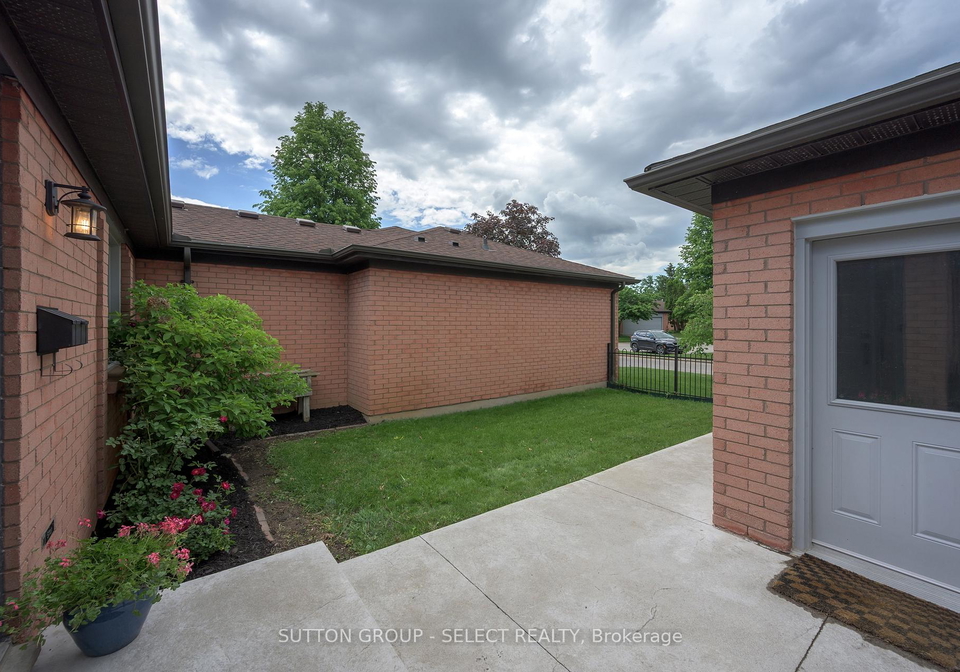 65-fiddlers-green-road-london-north-ontario-x13459556