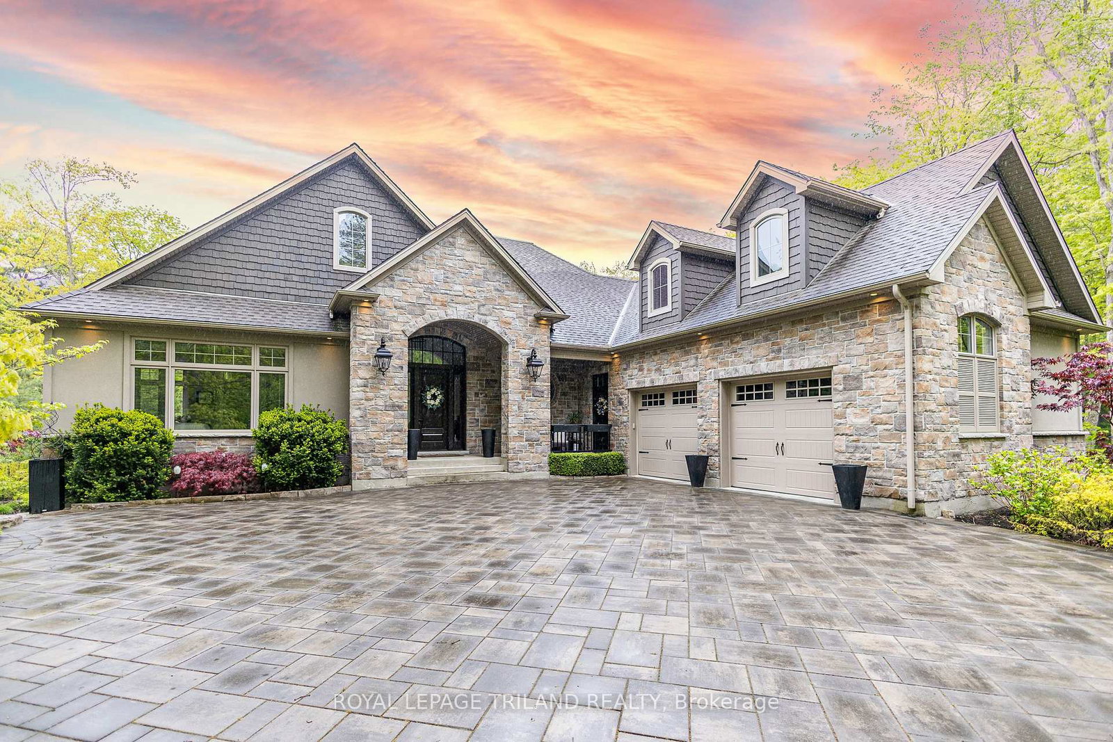 10445-pinetree-drive-lambton-shores-ontario-x13459578