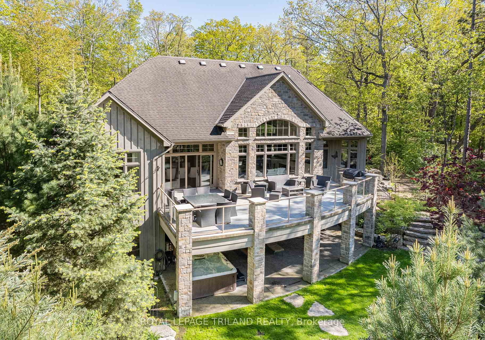 10445-pinetree-drive-lambton-shores-ontario-x13459578