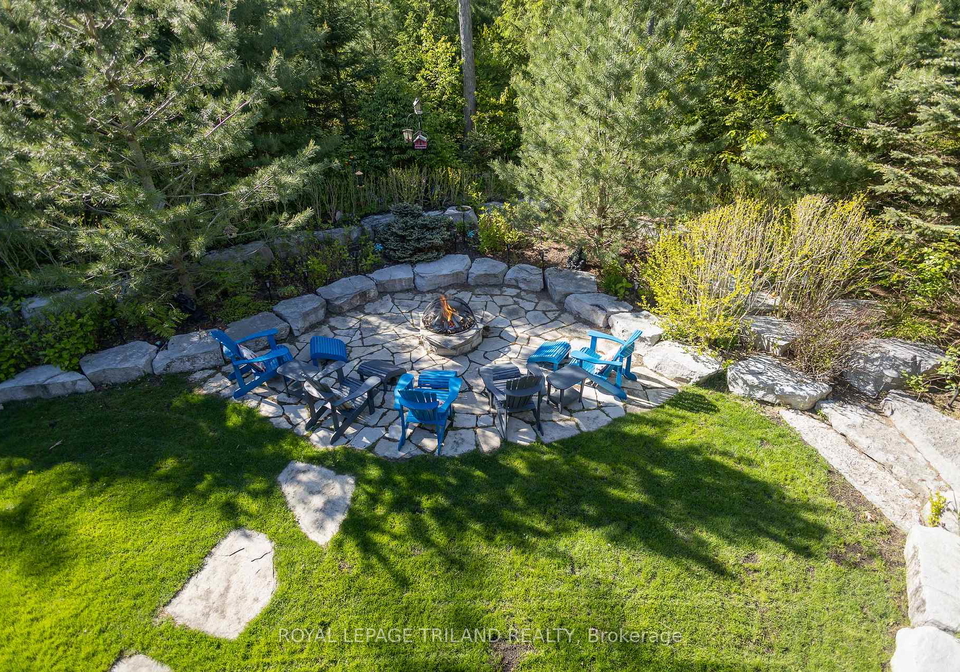 10445-pinetree-drive-lambton-shores-ontario-x13459578
