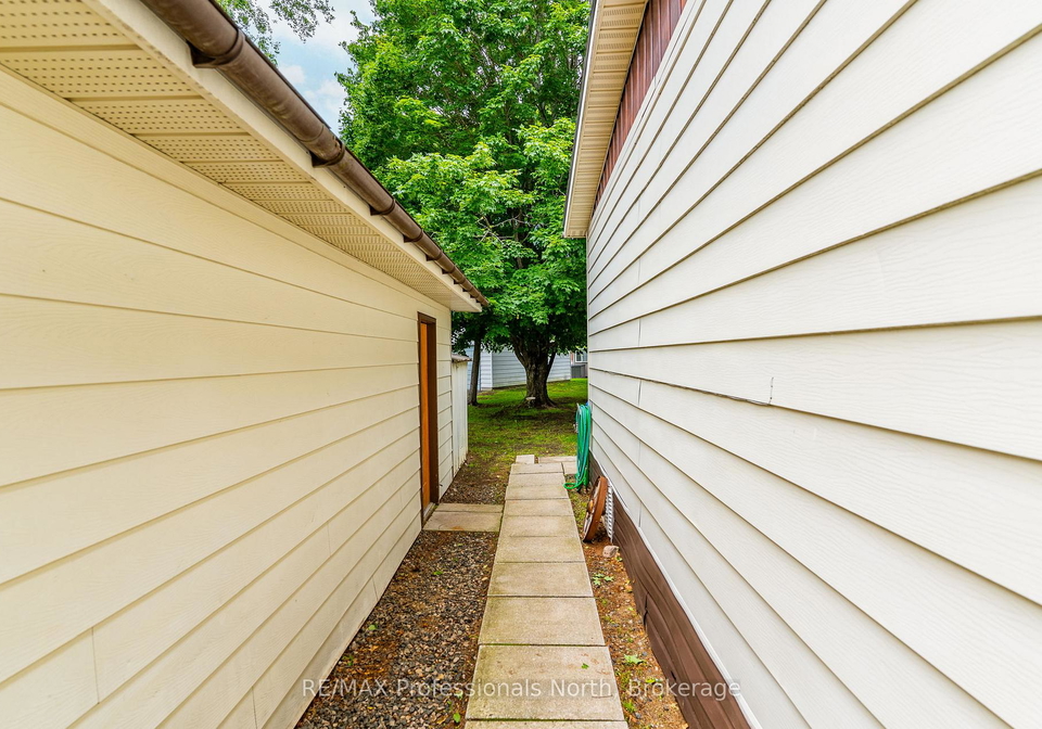 1077-eighth-lane-minden-hills-ontario-x13460178