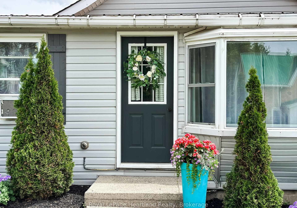 576-queen-street-north-huron-ontario-x13460978