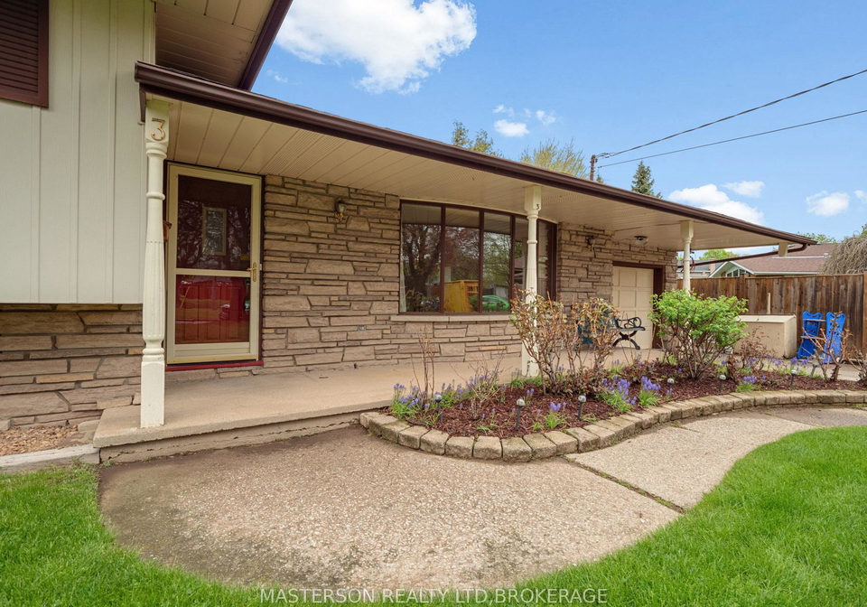 3-star-circle-st-catharines-ontario-x13461922