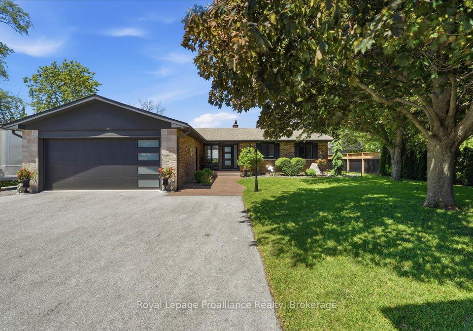 2728-county-road-3-prince-edward-county-ontario-x13462278