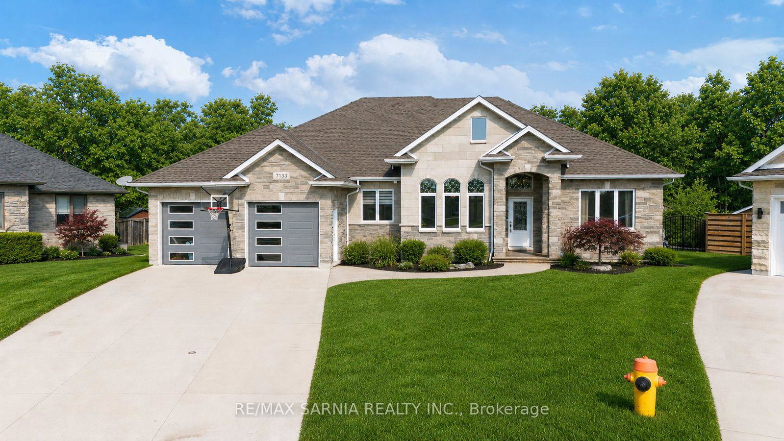 7133-muskoka-trail-plympton-wyoming-ontario-x13463262
