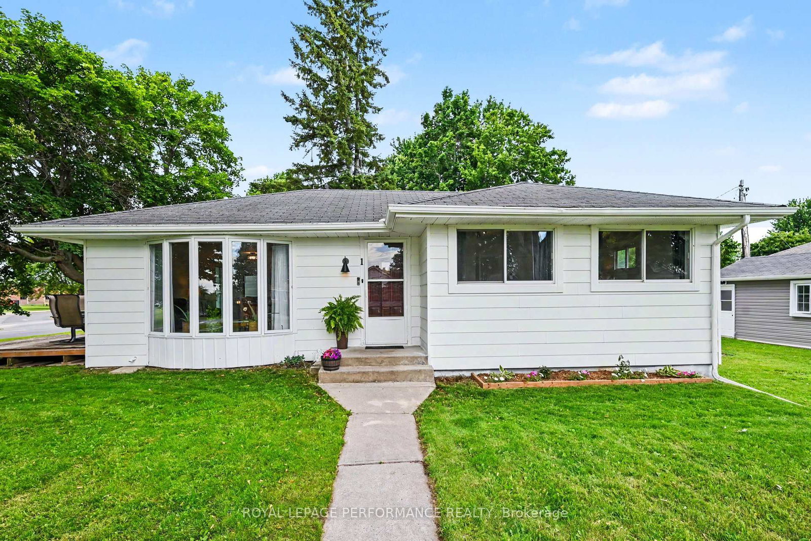 1-adam-dixon-avenue-south-stormont-ontario-x13463522