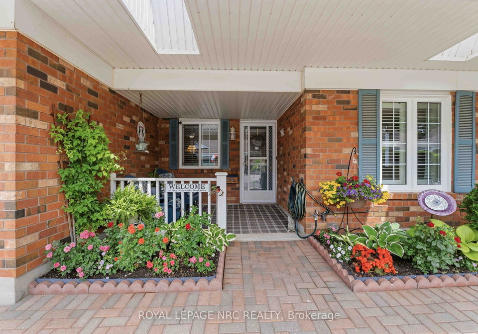 4122-hazelnut-court-lincoln-ontario-x13464352