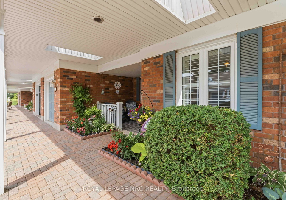 4122-hazelnut-court-lincoln-ontario-x13464352