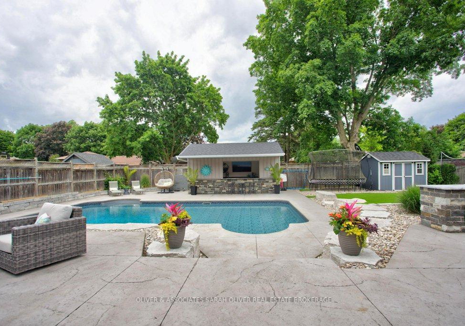 24-field-road-london-south-ontario-x13464506