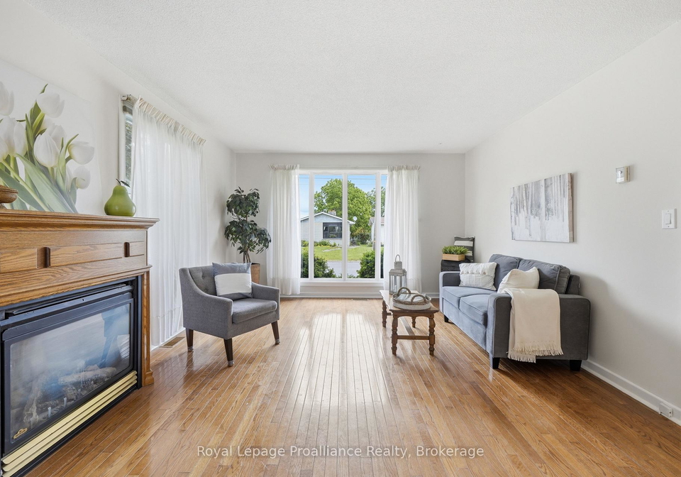 31-downes-avenue-prince-edward-county-ontario-x13464898
