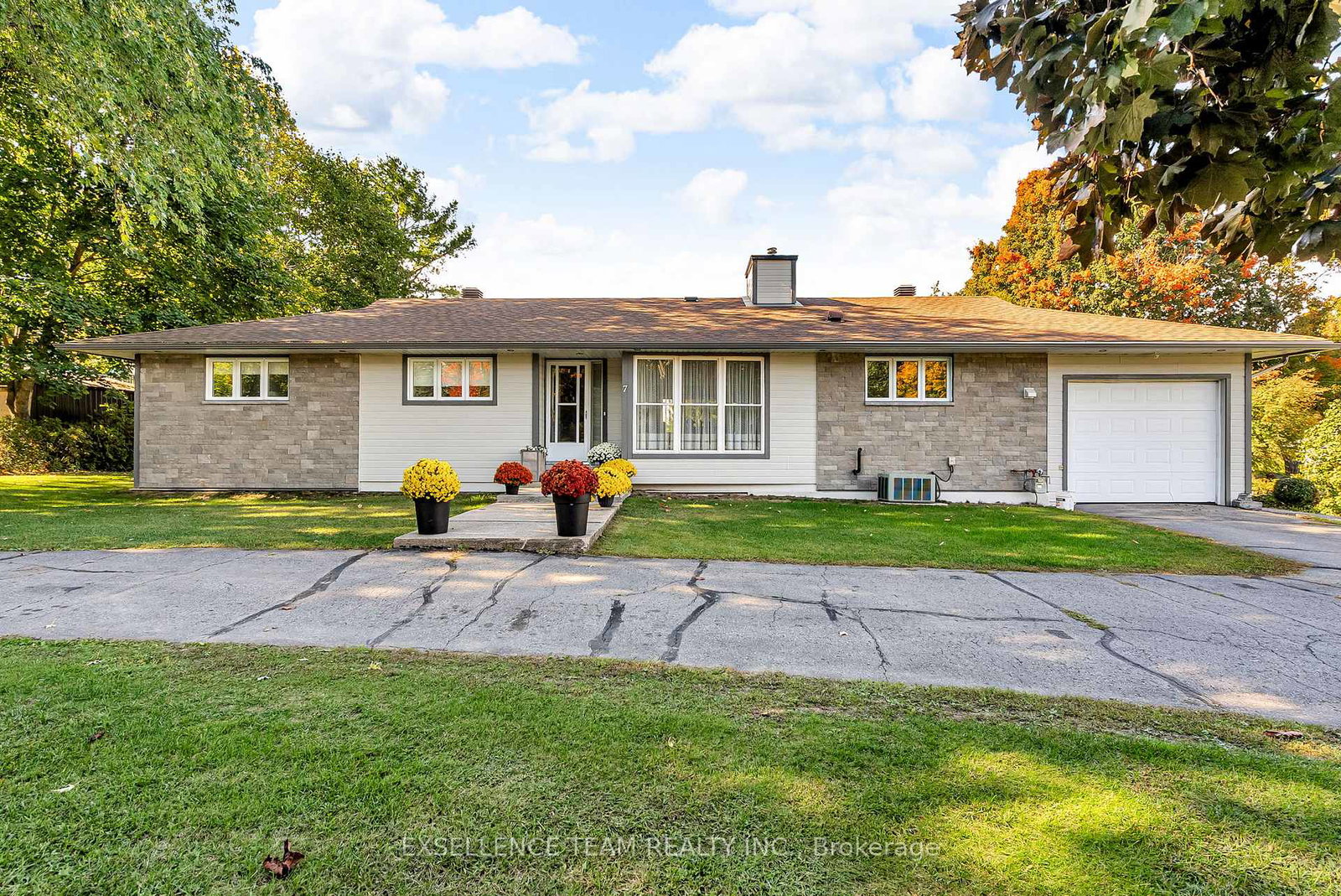 7-hillview-circle-champlain-ontario-x13466270