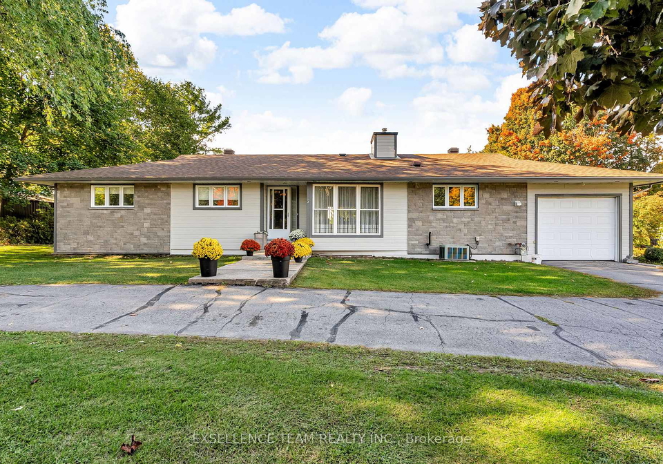 7-hillview-circle-champlain-ontario-x13466270