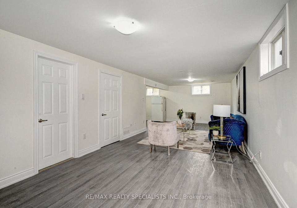 11-dinison-crescent-kitchener-ontario-x13466576