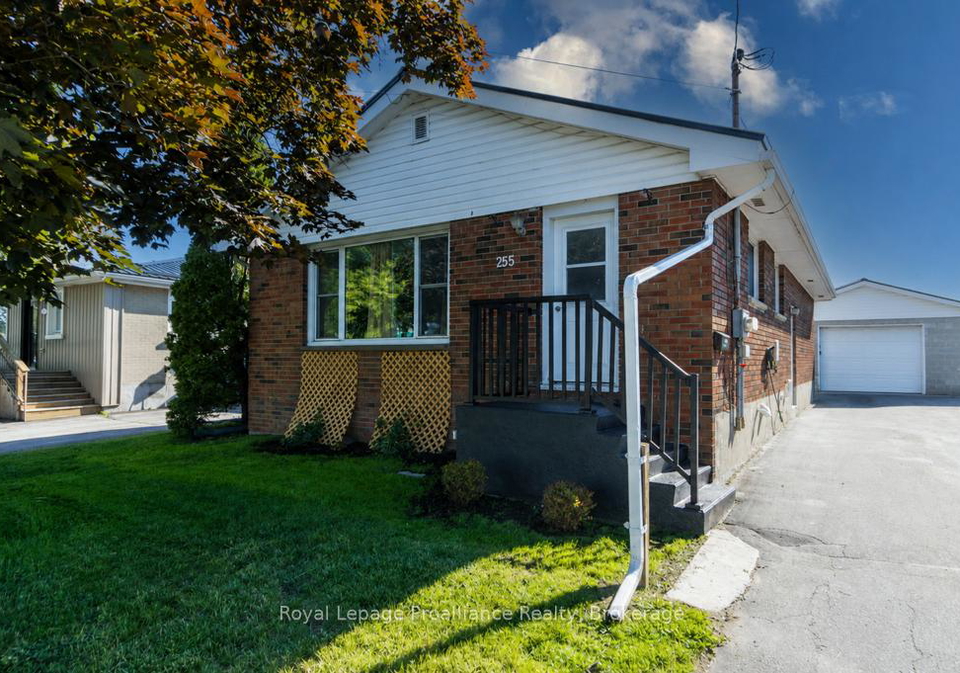 255-west-street-quinte-west-ontario-x13469456