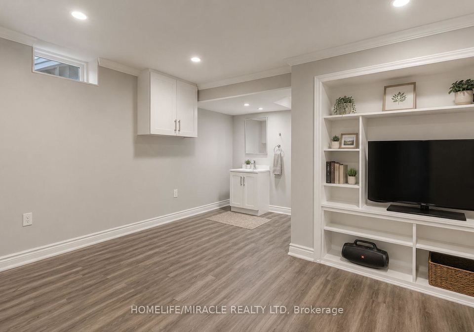 142-cornerbrook-crescent-waterloo-ontario-x13470220