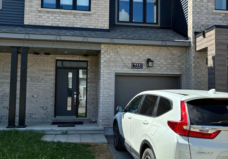 755-fairline-row-kanata-ontario-x13470974