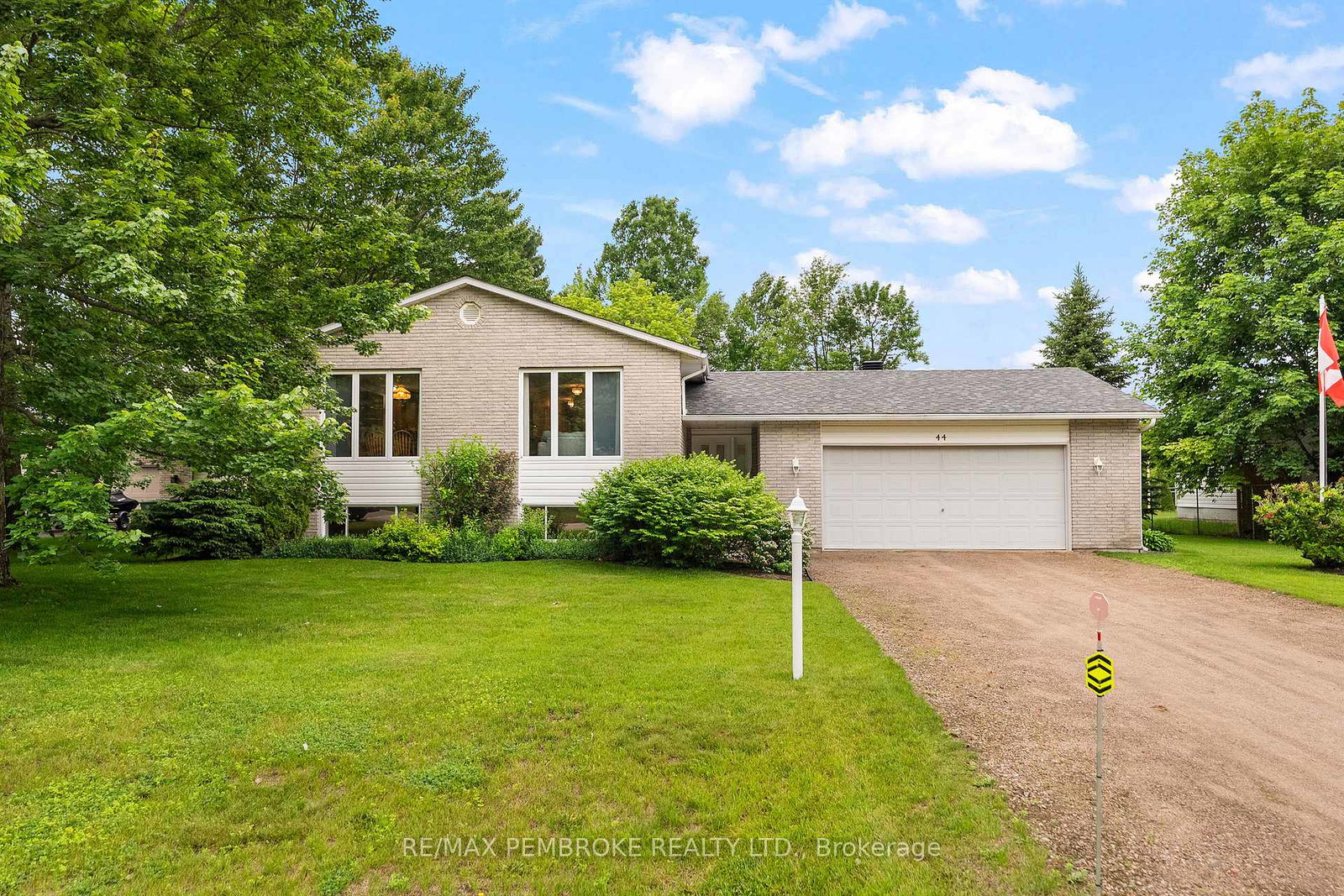 44-ravenwood-crescent-petawawa-ontario-x13471186