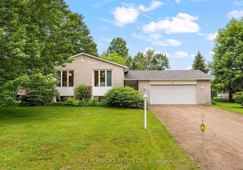 44-ravenwood-crescent-petawawa-ontario-x13471186