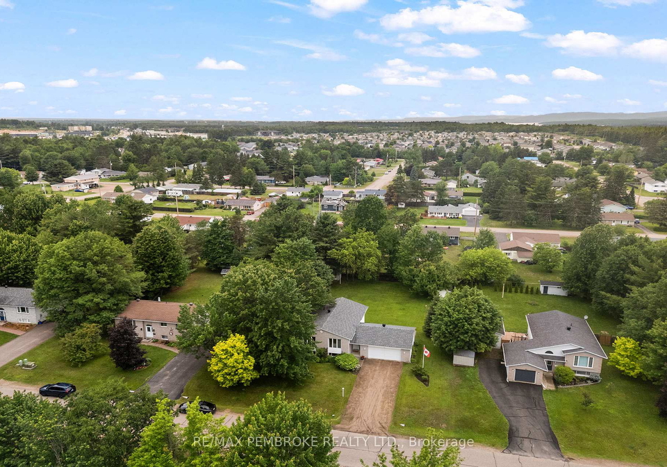 44-ravenwood-crescent-petawawa-ontario-x13471186