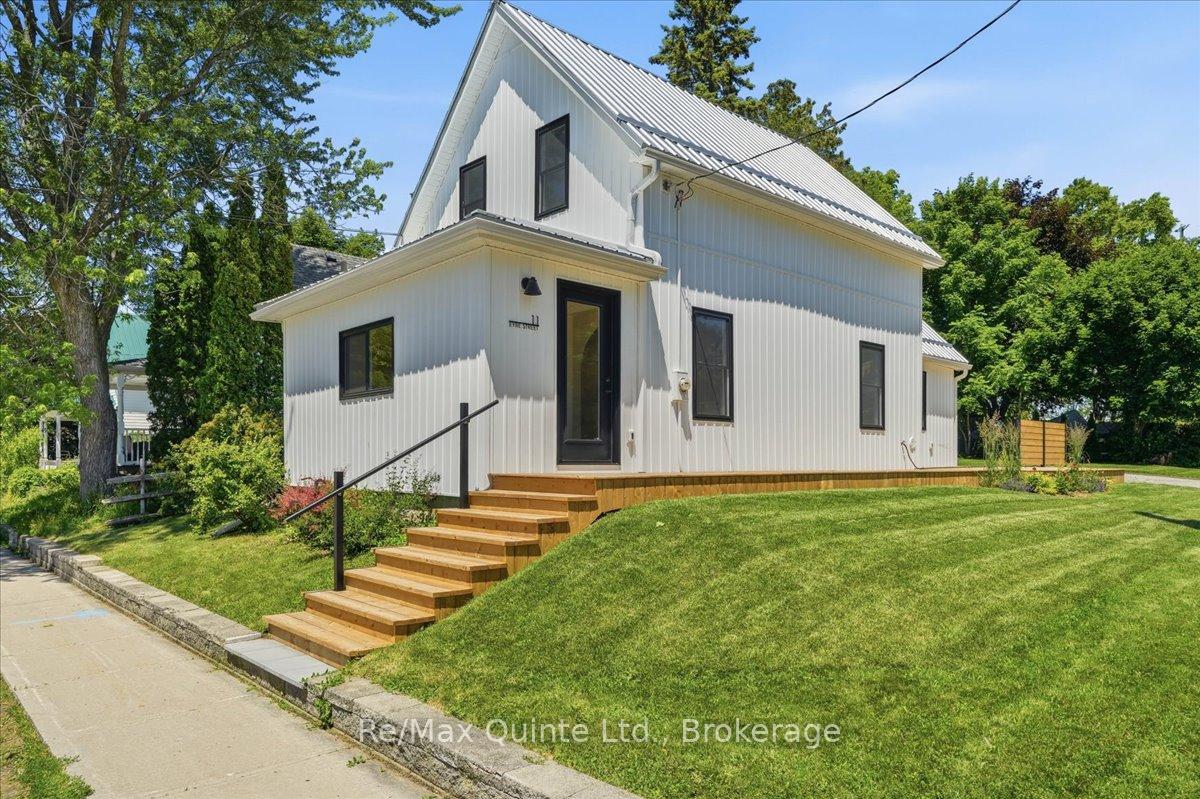11-eyre-street-prince-edward-county-ontario-x13471258