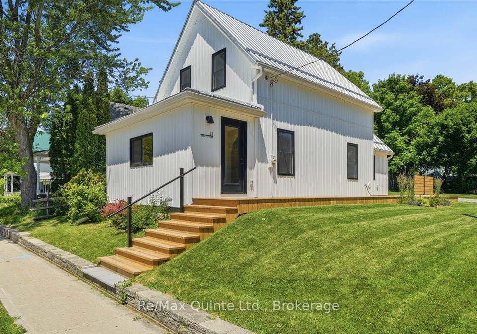 11-eyre-street-prince-edward-county-ontario-x13471258