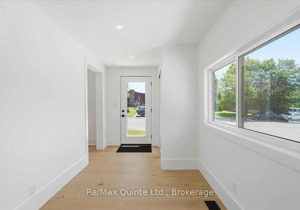 11-eyre-street-prince-edward-county-ontario-x13471258