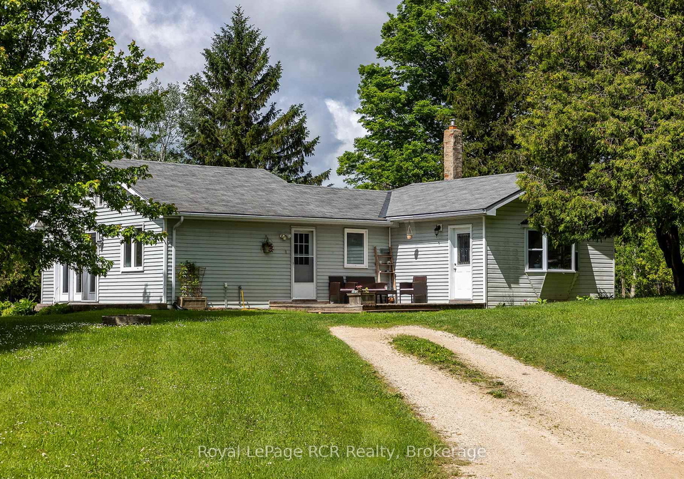 775355-highway-10-grey-highlands-ontario-x13471428
