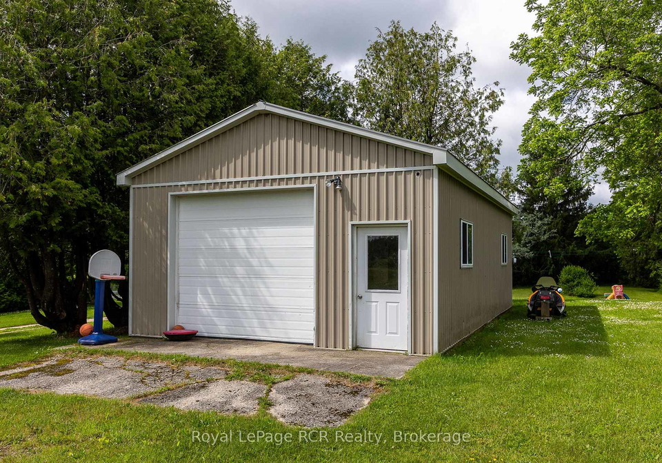 775355-highway-10-grey-highlands-ontario-x13471428