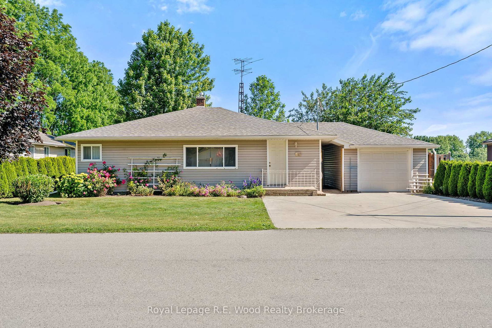 286-walnut-street-chatham-kent-ontario-x13474680