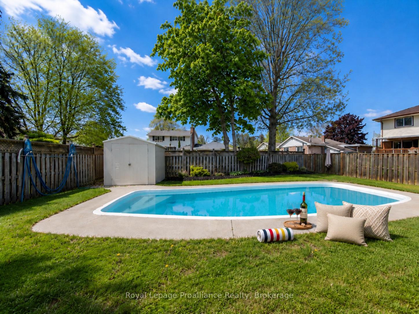 49-plaza-square-belleville-ontario-x13474758