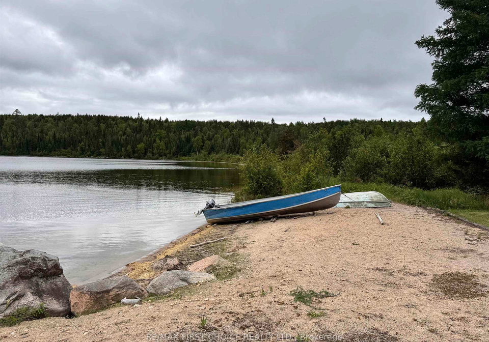 26-cliff-kenora-remote-area-ontario-x13475358