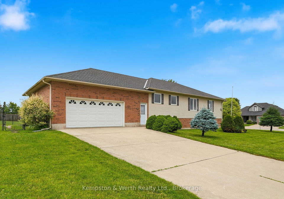 900-boyd-avenue-north-perth-ontario-x13475834