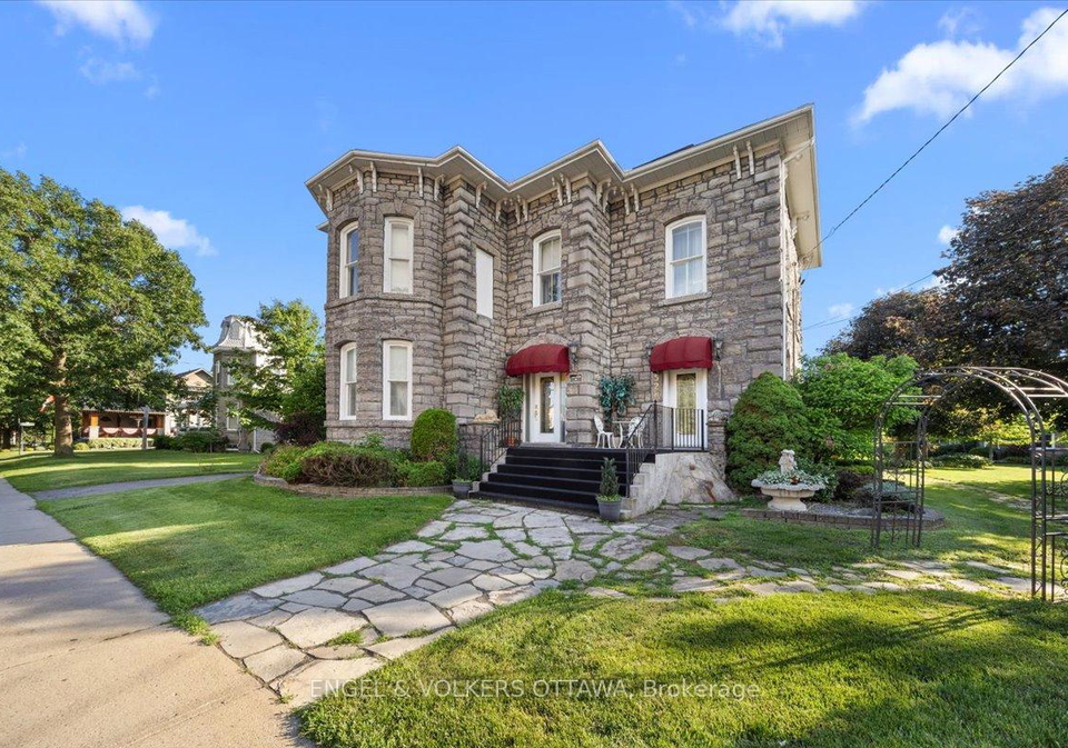 528-st-lawrence-street-north-dundas-ontario-x13476510