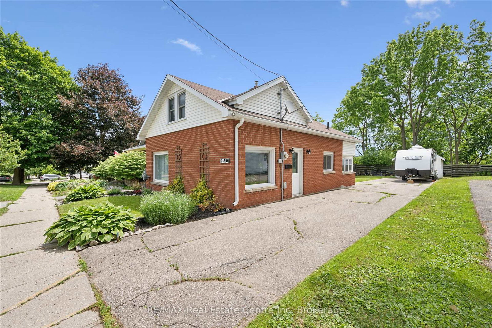 250-st-george-street-e-centre-wellington-ontario-x13477652