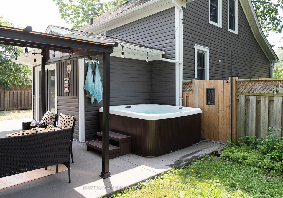 5853-mcleod-road-niagara-falls-ontario-x13478396