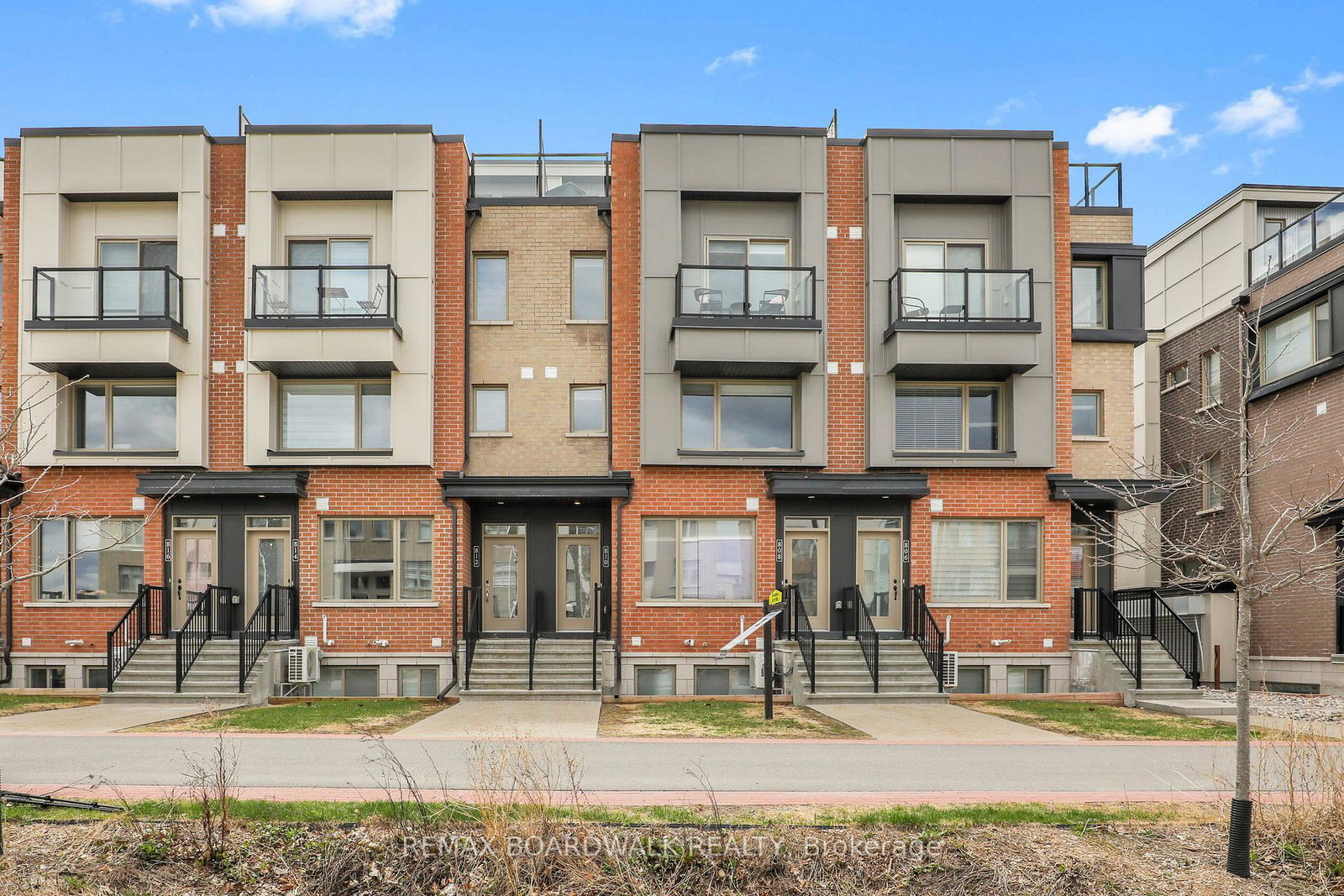 810-mikinak-road-ottawa-ontario-x13478624