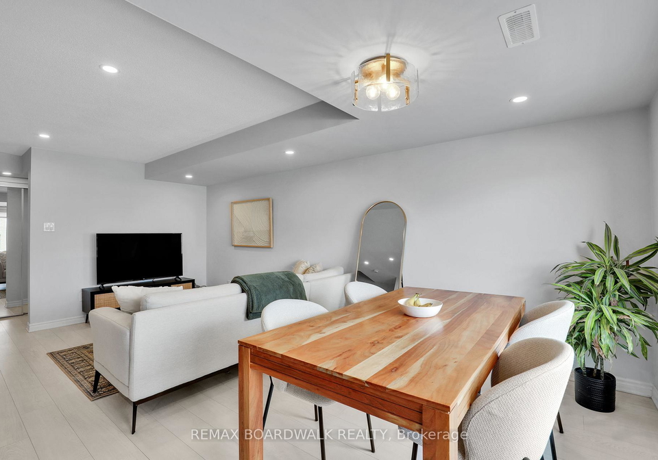 810-mikinak-road-ottawa-ontario-x13478624