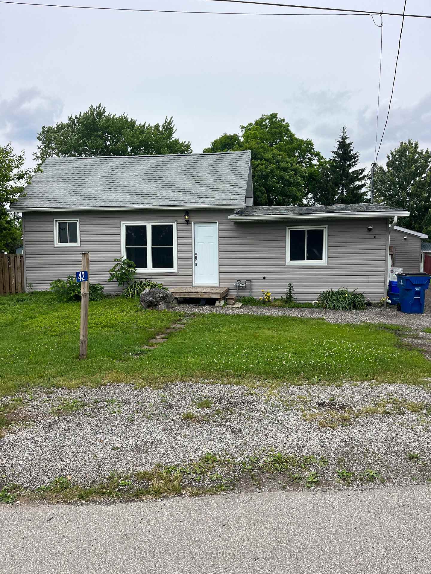 42-broadway-street-newbury-ontario-x13479356