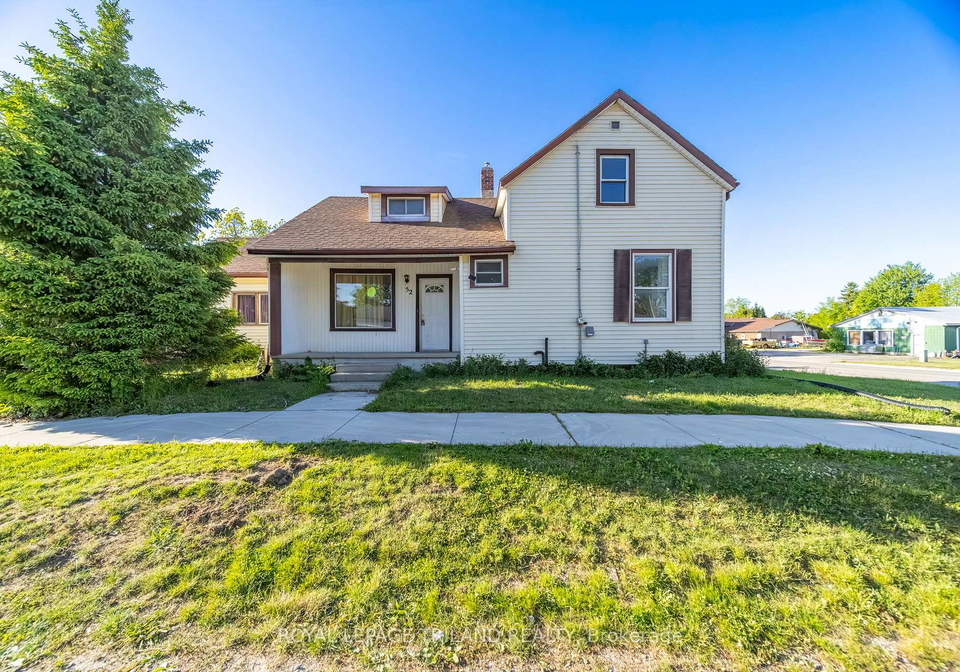 52-nelson-street-lambton-shores-ontario-x13479558