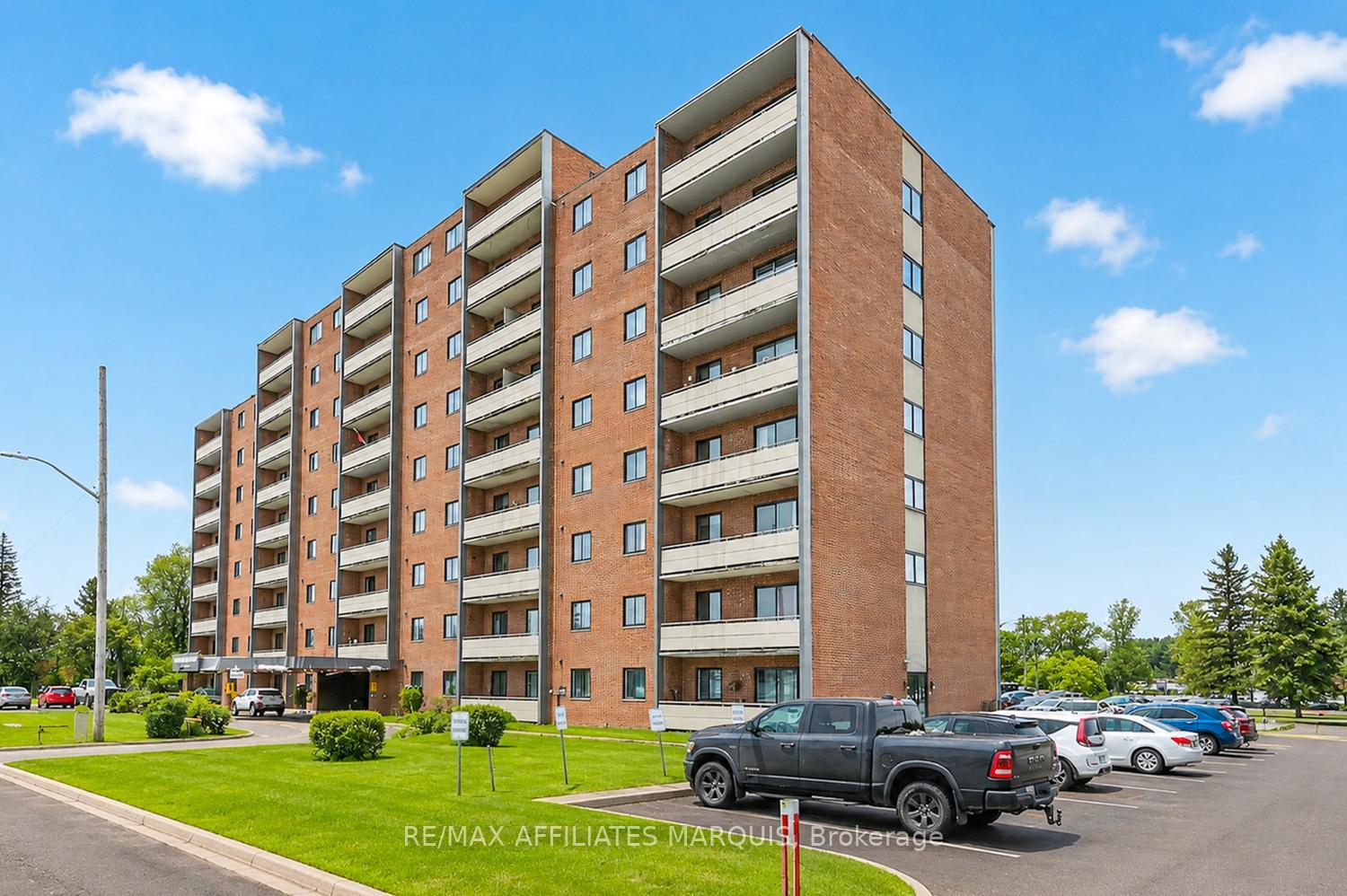 41-sunset-boulevard-perth-ontario-x13480652