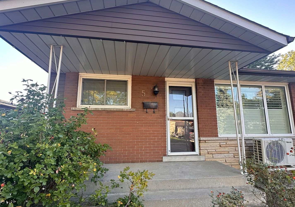 5-empire-court-hamilton-ontario-x13482216