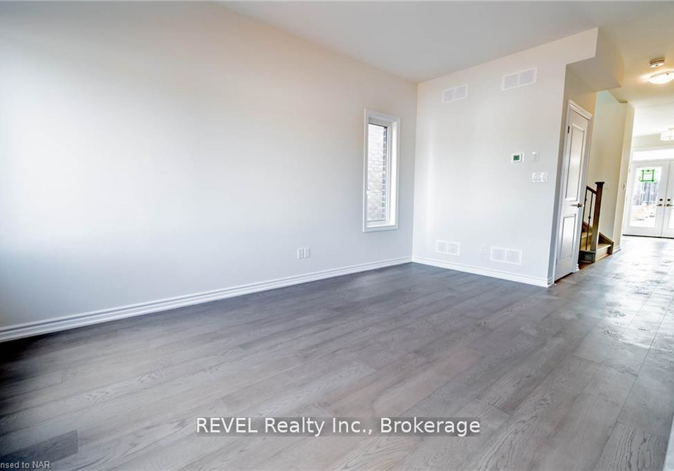 77-renfrew-trail-welland-ontario-x13484022