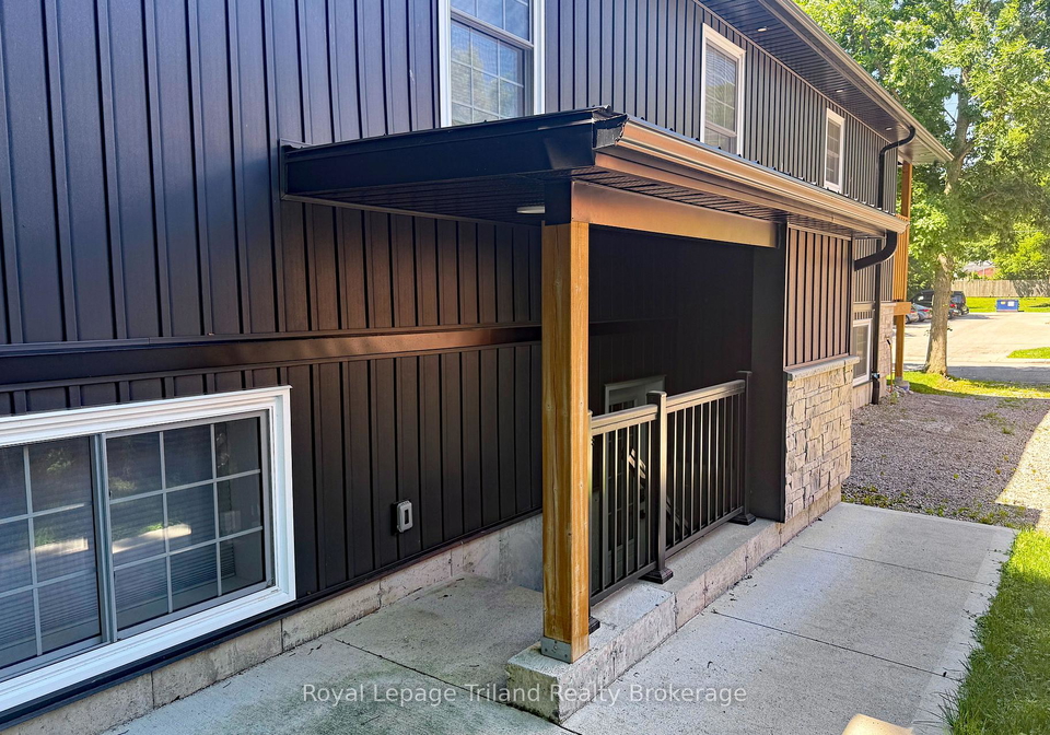 18-winniett-street-woodstock-ontario-x13484024