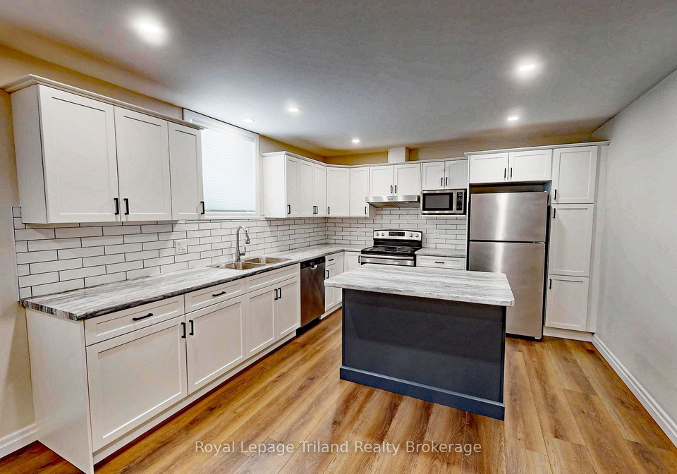 18-winniett-street-woodstock-ontario-x13484024