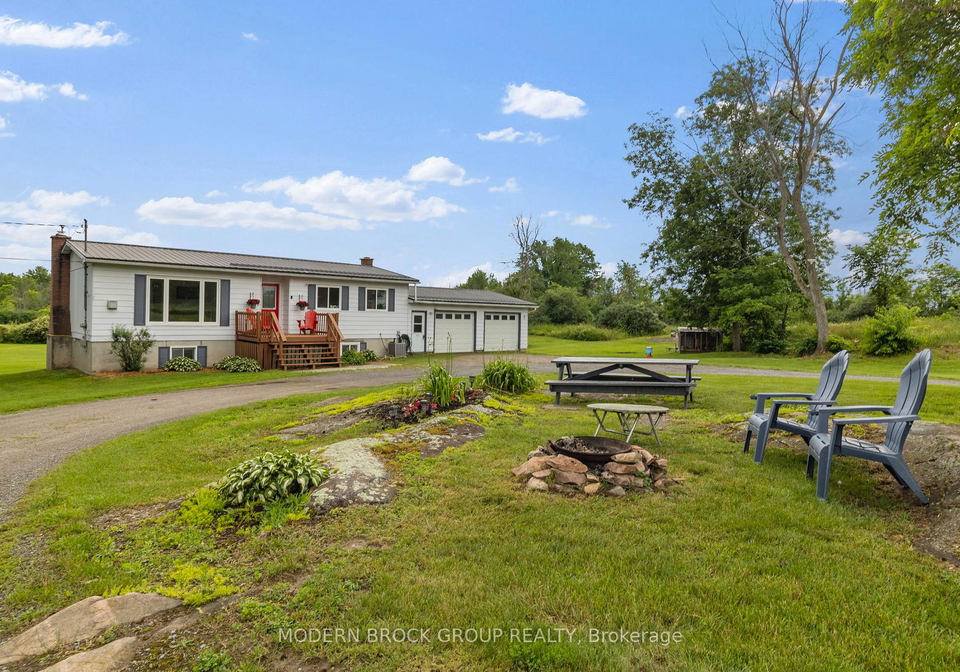 1057-cty-road-2-front-of-leeds-seeleys-bay-ontario-x13485202