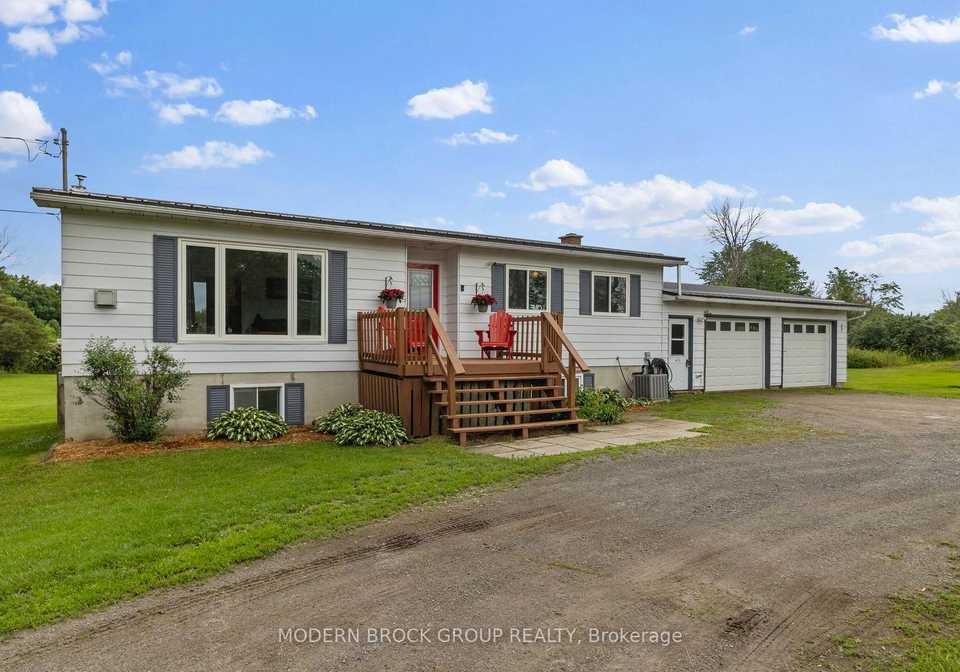 1057-cty-road-2-front-of-leeds-seeleys-bay-ontario-x13485202