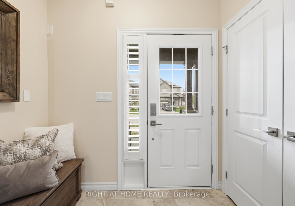 33-vic-chambers-place-brant-ontario-x13485256