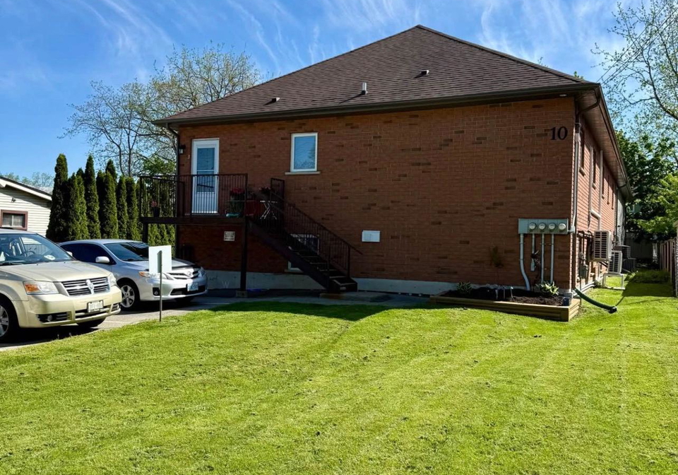 10-carnegie-lane-grimsby-ontario-x13486168